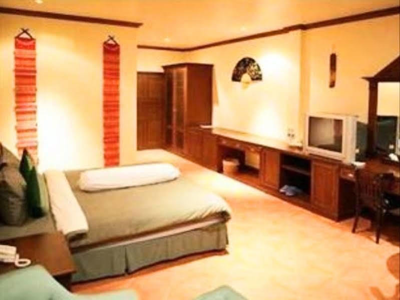 The Irish Clock Hotel Udonthani Kültér fotó