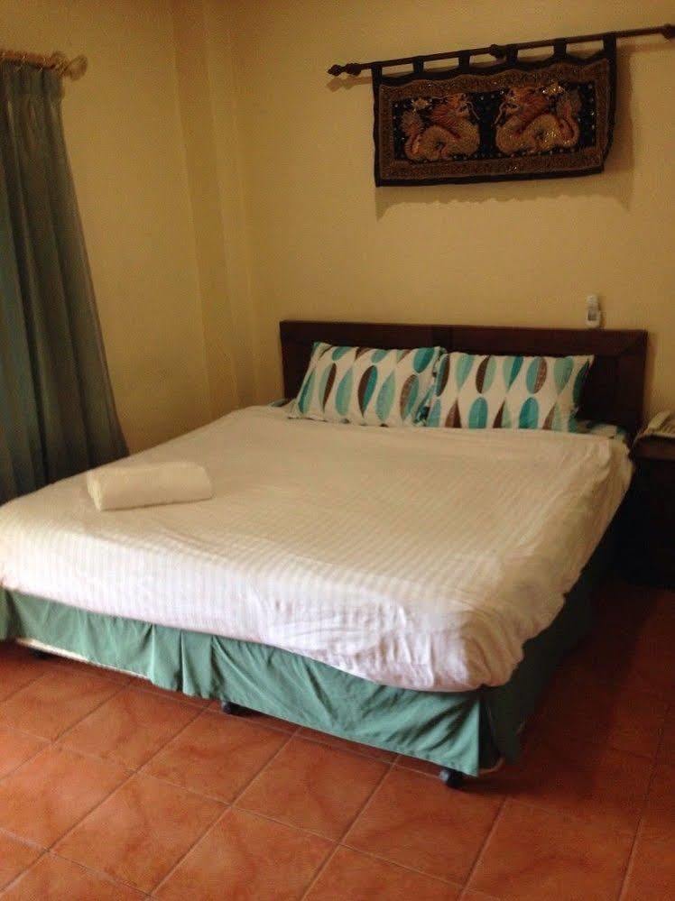 The Irish Clock Hotel Udonthani Kültér fotó
