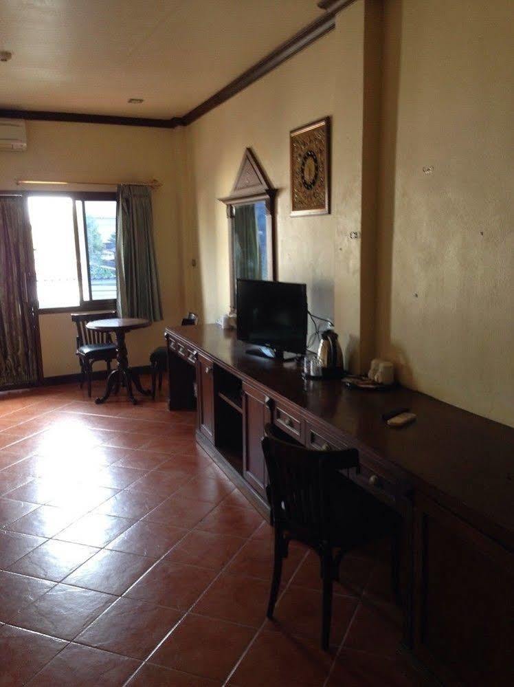 The Irish Clock Hotel Udonthani Kültér fotó